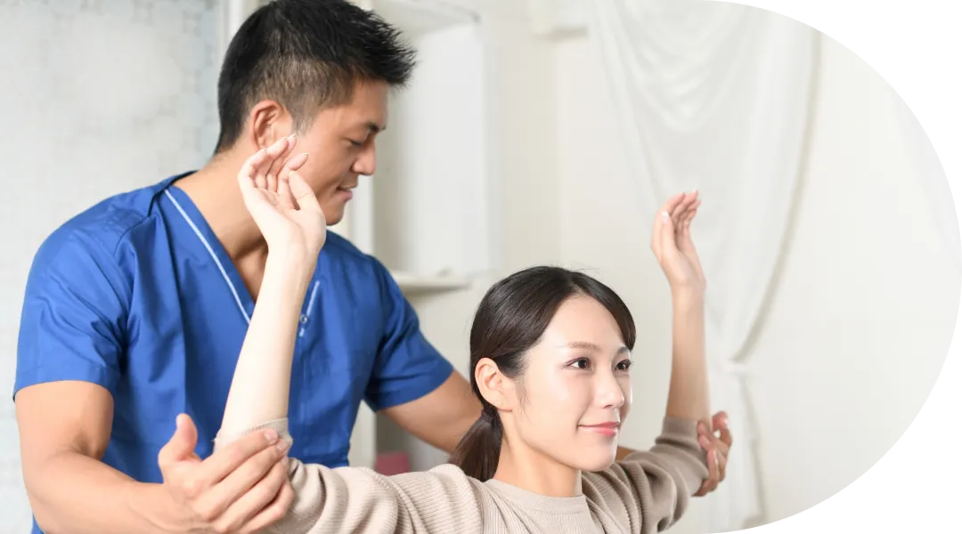 徒手検査をしている写真